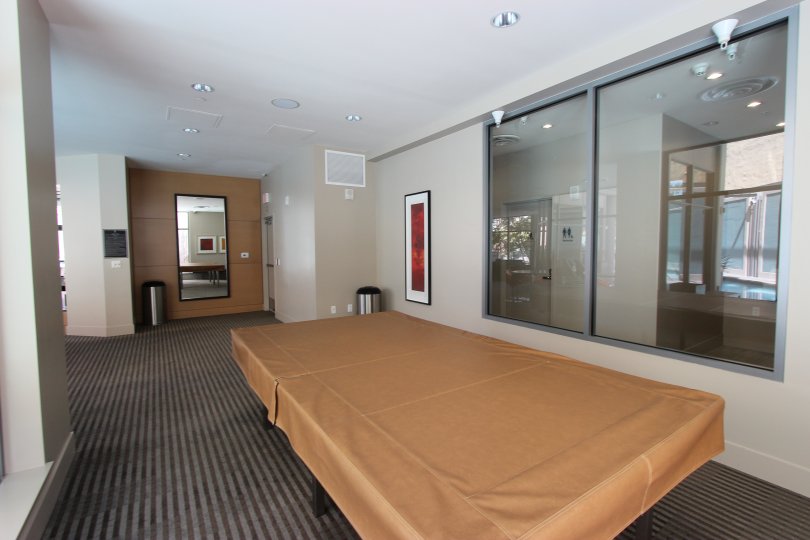 Beautiful big room in Aria with minimalist decoration
