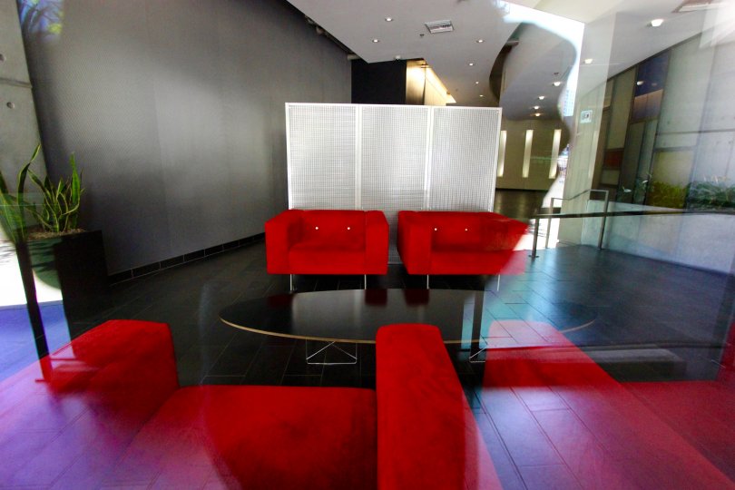 Incredible and pleasing decor with contrasting colored and modern furniture at M2i
