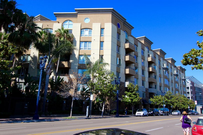 Charming streetview of Union Square in Downtown San Diego, California.