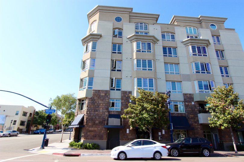 The white and brick union square building in Downtown San Diego CA.