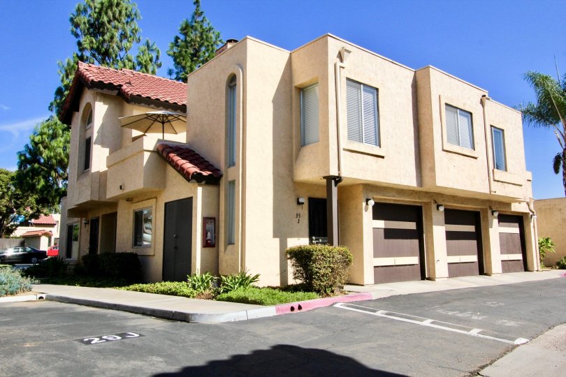 A modern house of the bauhausse style in Corsica, El Cajon, California