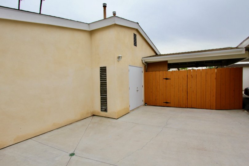 A photograph of a back yard in Cuyamaca - El Cajon California