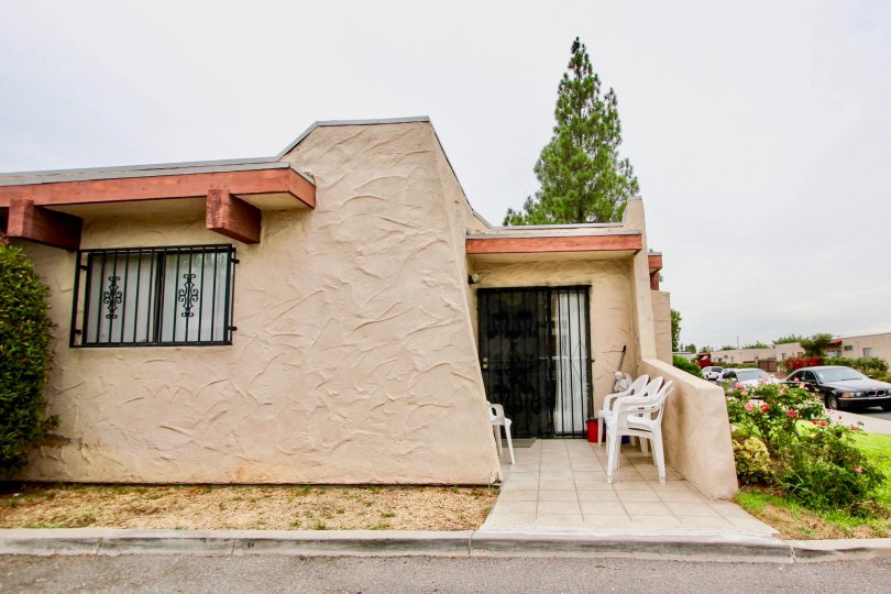 Small house with modern architecture in Scranton Palisades, El Cajon, California