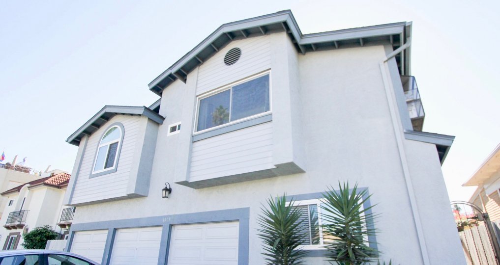 THIS IMAGE SHOWS THAT THE BUNGALOW IN THE FORECAST II WHICH HAS BEEN CAR PARKING, PLANTS