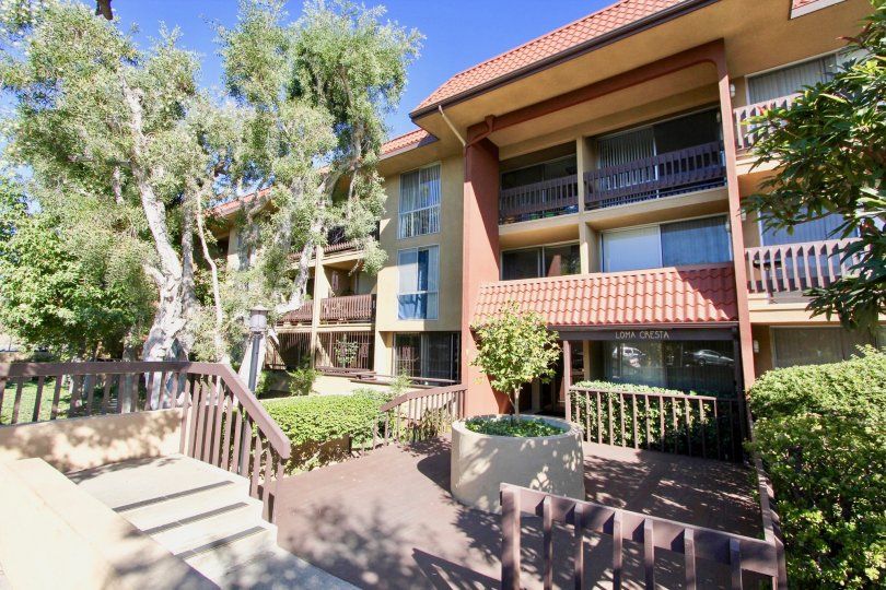 Villa in Loma Cresta has bushes and trees of city Hillcrest