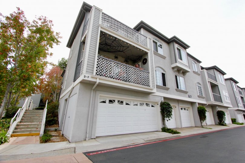 End unit of multiunit structure in the Cape La Jolla Gardens community in La Jolla