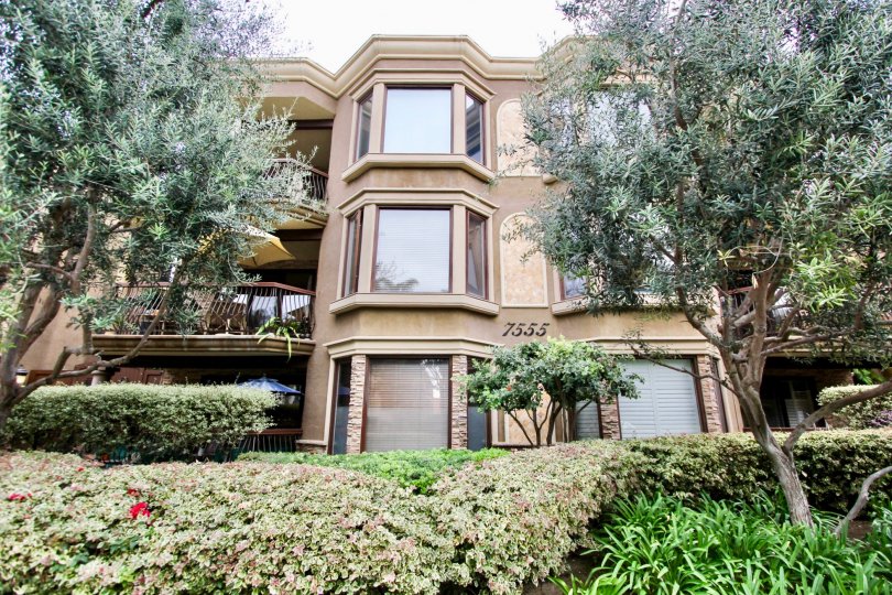 The Apartment in the Venezia marked with the number 7555 is covered with bushes and trees