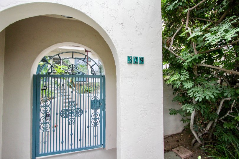 Condominium. Located in a small and quiet property with a nice balcony fully gated and garage