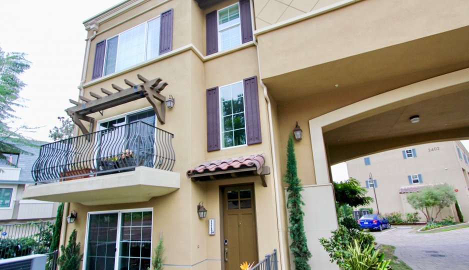 Ziani's pink & purple town homes in La Jolla CA near a street