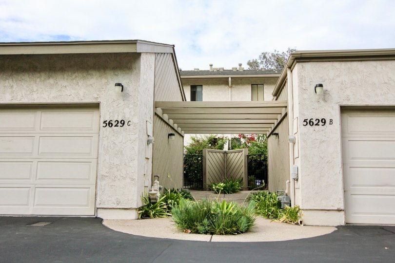 Villas with a small garden area with parking space in Smoke Tree of La Mesa