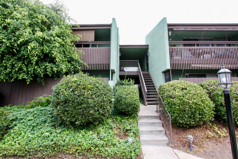 Villa Mesa Parks La Mesa California house with street lamp and garden