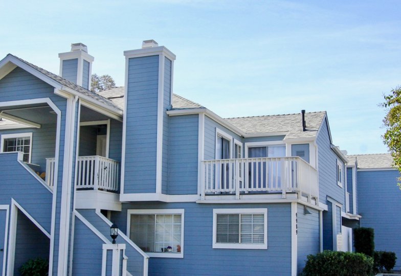 the canyon colony is like a blue coloured palace of the mira misa city in ca
