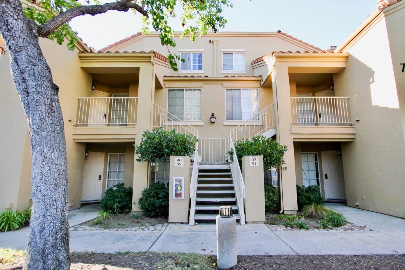 Beautiful condo two story with garage in nice Community