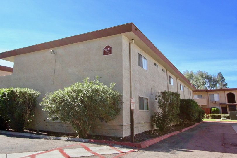 Carroll Canyon Gardens , Mira Mesa,California, brown building.plants,