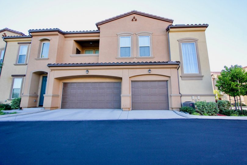 Sorrento Terrace  , Mira Mesa , California,mauve building,  plants