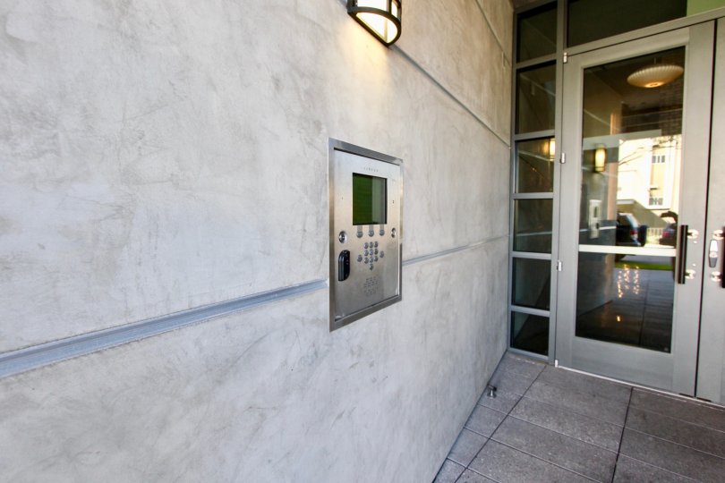 Buzz in your guest in 1Mission Mission Hills California