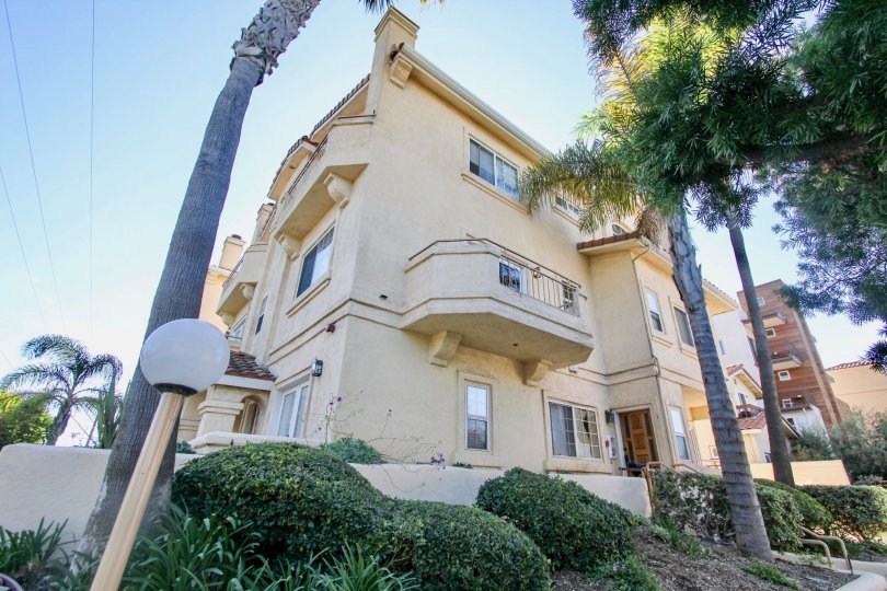 A day with blue skies and bright trees at Lewiston Condominiums in Mission Hills, California