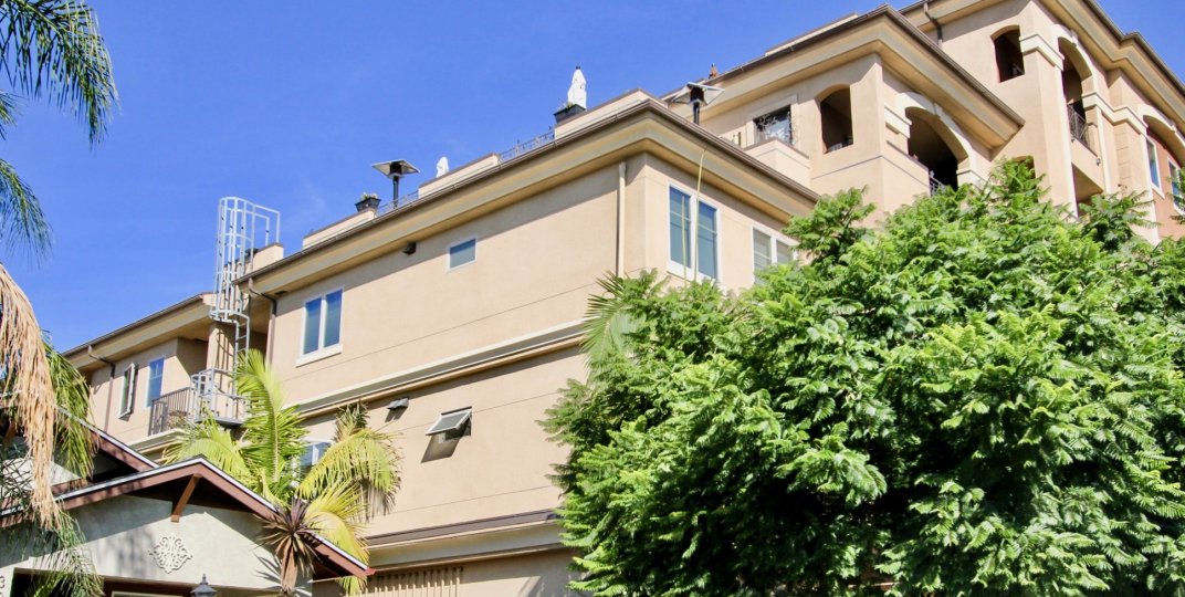 Building in Mission Florence in Mission Hills California