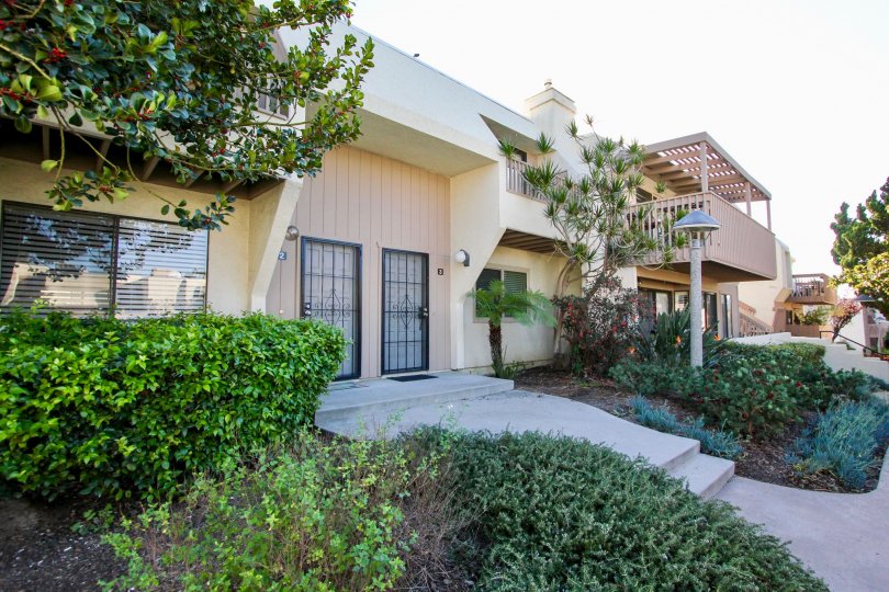 The community has multiple tennis courts, pool, sauna, and spa area, equipped with a hot tub. Convenience is at the forefront of the Cerro De Alcala experience