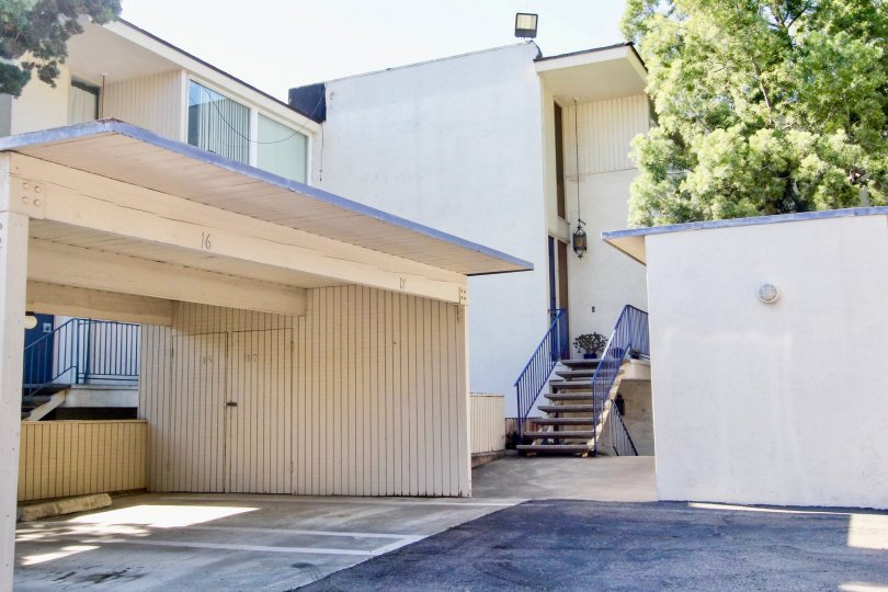 Mission Valley real estate is primarily comprised of condos and town homes. There is one complex in ‘Escala’ that offers detached houses. Thus, it is a popular location for first time buyers, and those looking for an investment. Many students and young pe