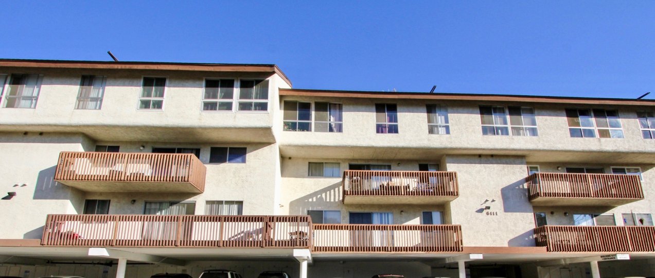 A sunny day in the area of Mission Verde, balconies, windows, roof, sky