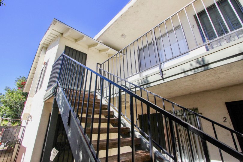 Tranquility of ascension stairs to your apartment in Oaktree Villas in the city of Normal Heights