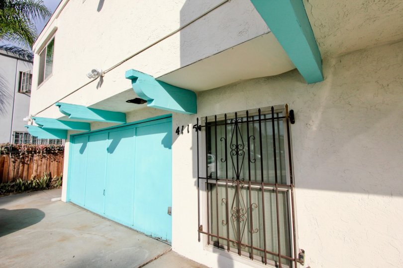 The Door of the villa in 4115 Cherokee Ave painted with blue