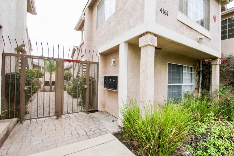 Mardi Gras Villas nice house and attractive color in this house and very clear parking with nice garden