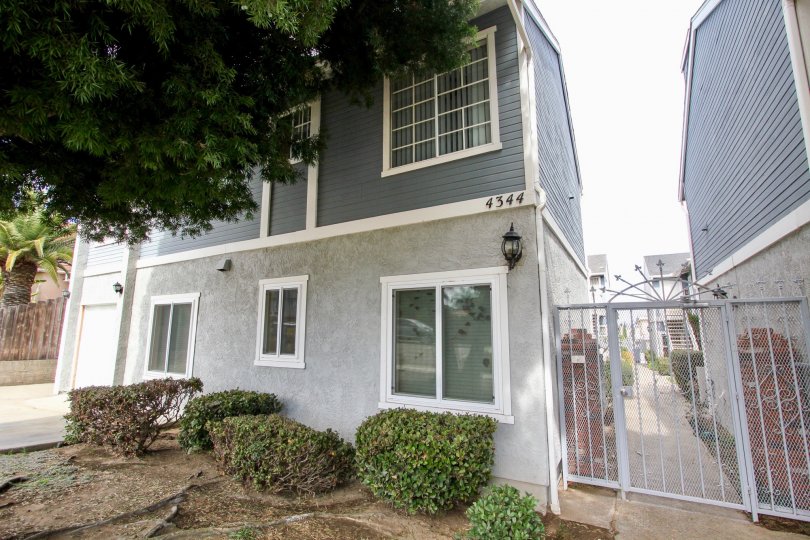 Montalvo Villas Spacious and move-in ready top floor condo just blocks to the beach! This 2br / 2 full bath condo features a formal living room w/vaulted ceilings & fireplace, formal dining room w/ceiling fan and access to 1 of 2 patios, master bedroom w/