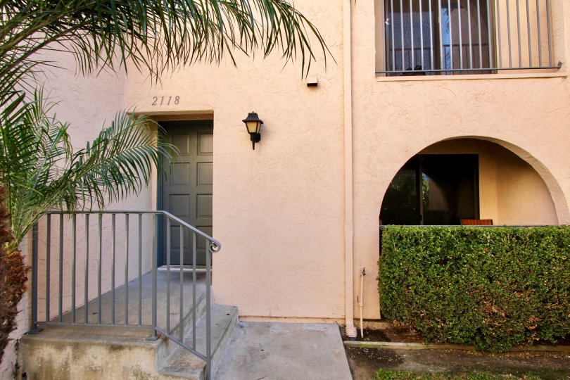 Casa Collado, Oceanside, California, trimmed bushes, aluminium hand rails