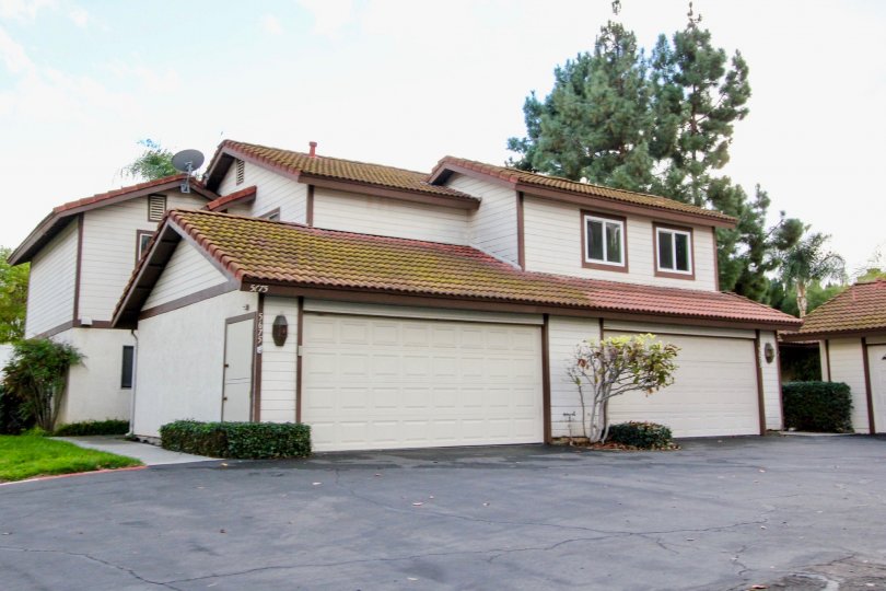 The house in the Mission Meadows has roof in green to one by half