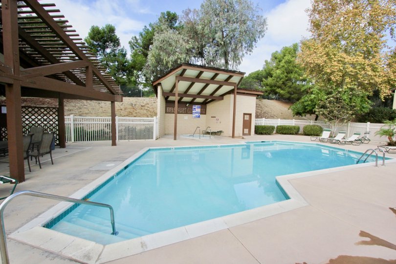 Beautiful pool with hot tub at the woodlands Ivy, Oceanside.