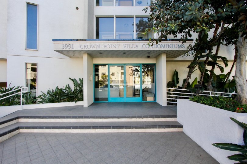 A sunny day in The Crown Point Villas with beautiful Grden and steps