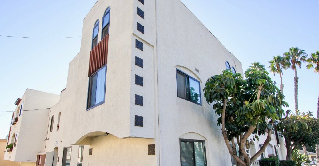 Grand Style Apartments in Fountainbleu, Pacific Beach, California