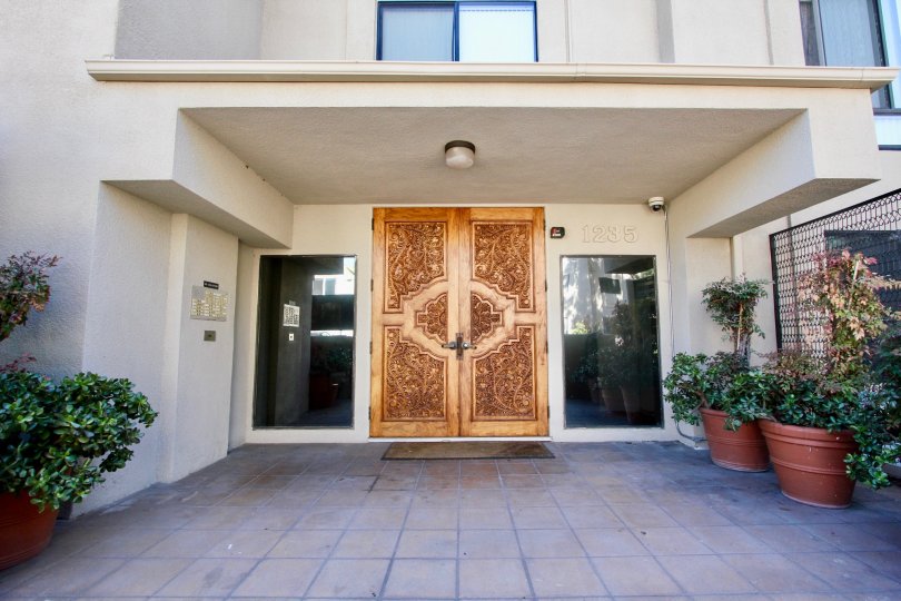A well furnished house with a portigo and decorative plants in Santa Susanna of Pacific Beach