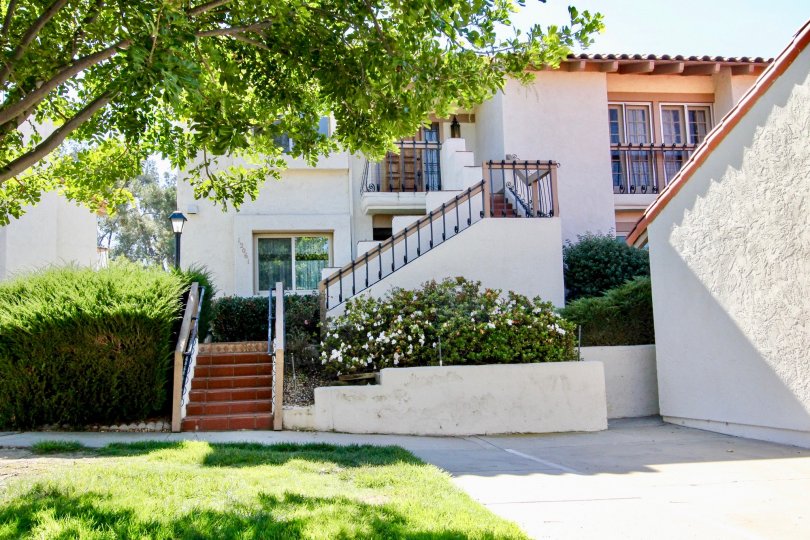 A nice sunny view of Campana Villas Condo with beautiful landscape.
