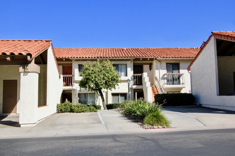A villas in Campana Villas looks descent and has a lot of space for parking.