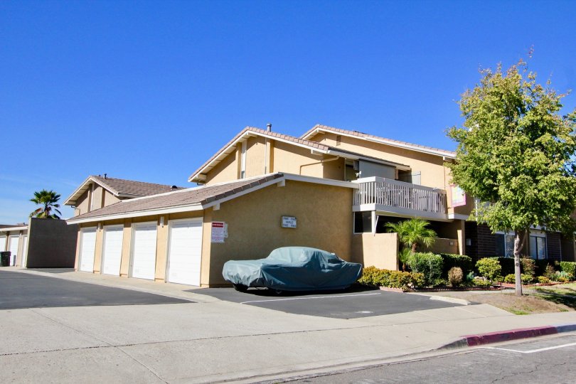 Playmor, City: Rancho Bernardo, backside of a building, a car parked and covered