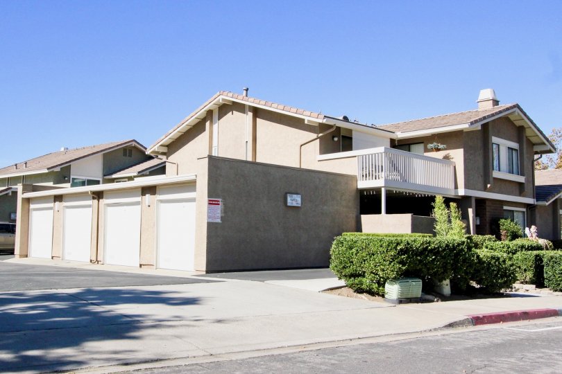 Playmor, City: Rancho Bernardo, backside of the building with car parking