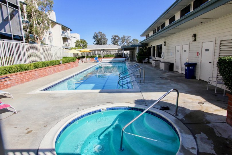 Chateau community pool and hot tub on a beautiful sunny California day