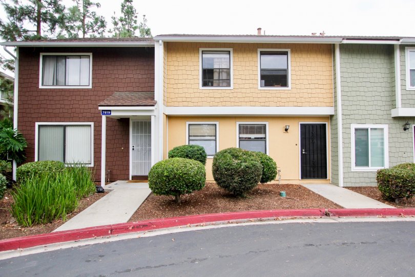 Several town homes of different colors in Pepperhill TownHomes