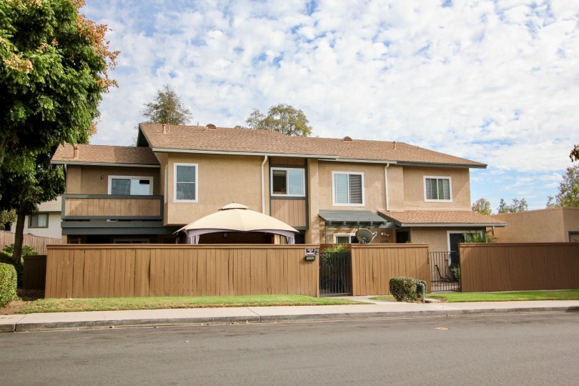 Here is some general information on homeowner associations. Homeowner Associations consist of townhomes, condos or single family homes. HOA dues are usually required and with those fees you will get some features and benefits. Which may include insurance,
