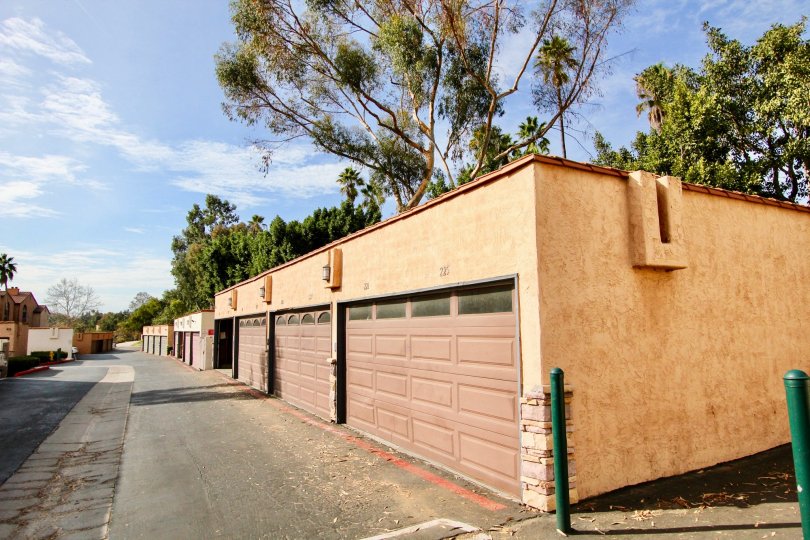 Double car attached garages with large mature trees and a wide backlane in Lucera