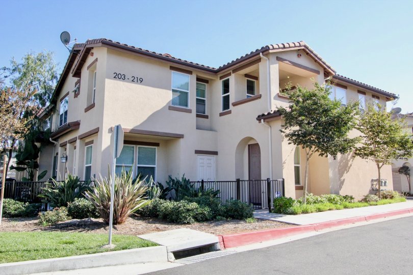 A House in the Santa Fe walk marked number in the wall has 203-219 with street mark board