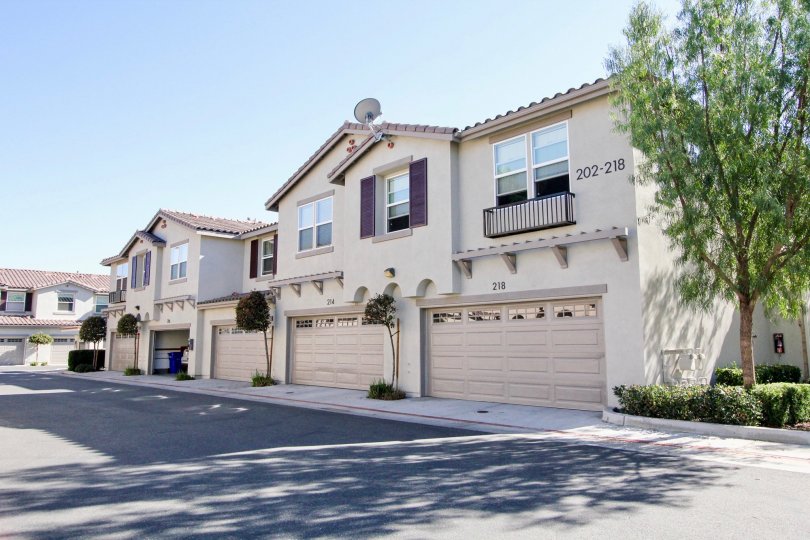 Exclusive garage nicely placed horizontally in Santa Fe Walk.