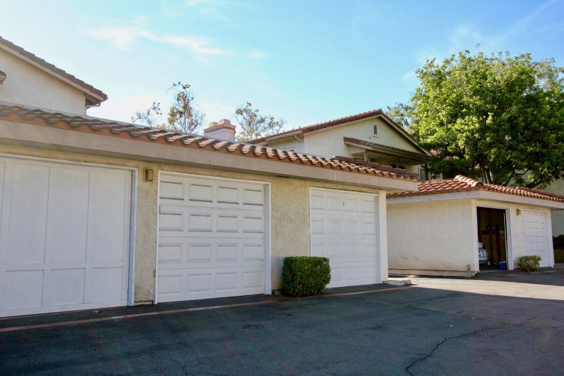 A sunny day in Shaowridge Glen garage door apartments