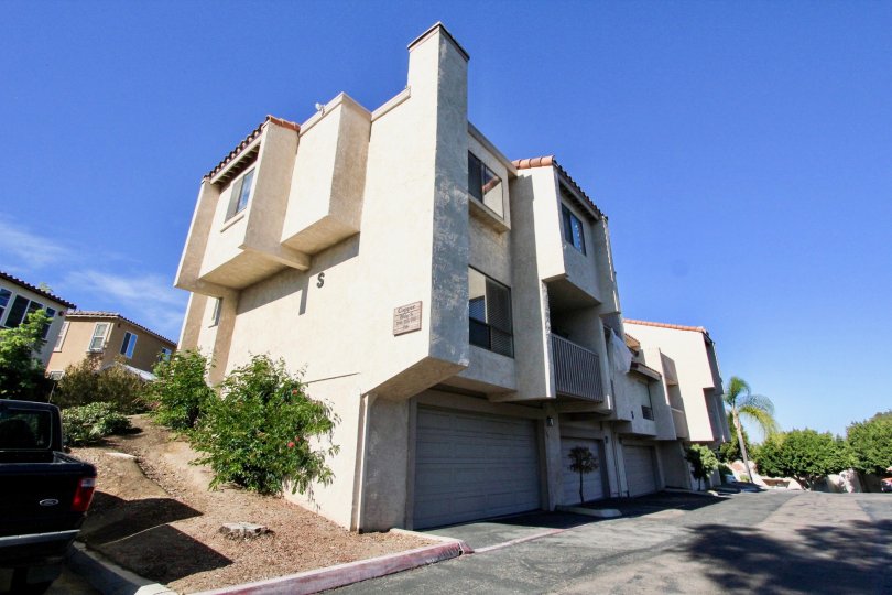 Beautful apartments in Vista De Vista on a sunny day.