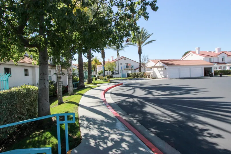 A walkway beside the sport courts at Rancho Del Mar