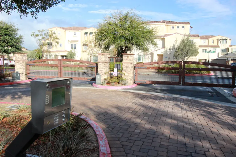 A dirt walkway outside of Temecula Lane