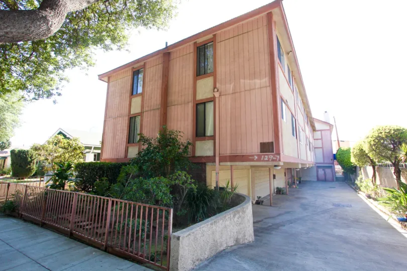 The building at 129 S Marguerita Ave in Alhambra California